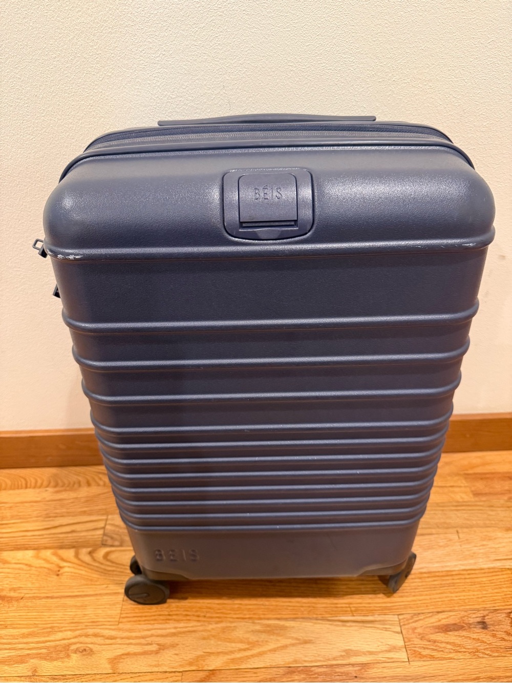 Beis The Carry-On Roller  in Navy